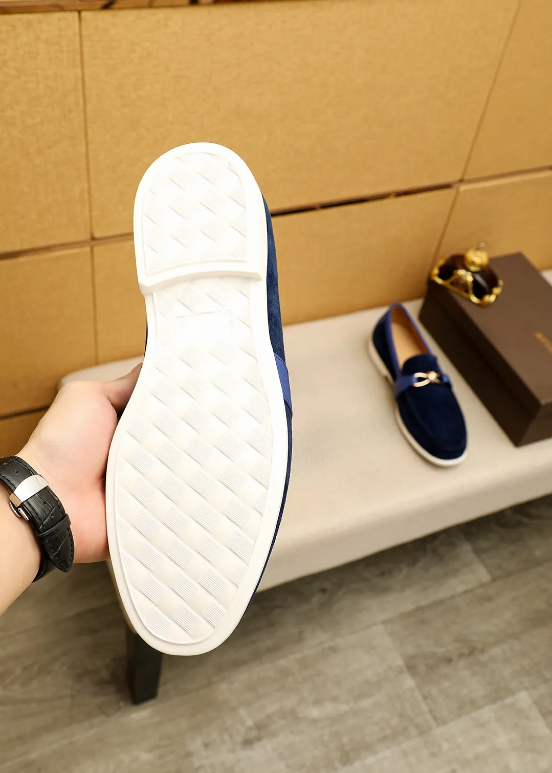Men's men's shoes 💰580 💐Bottega Venetta [BV] Hong Kong - counter synchronization 🔥Summer new models are popular on the official website! Original 1⃣:1⃣ production✊💯💯, top-quality original product, exclusive first release, carefully crafted, full of European flavor, gentleman style, upper material, imported top layer frosted cowhide, cowhide leather lining, imported original outsole, comfortable and wear-resistant. 4 colors available! Code number: 39-44 (38.45.46🉑️customized)